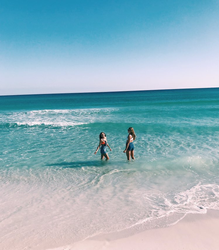 sydtracey's tweet photo. Happy birthday clo!!! Miss being in this beautiful place with you and late night hot tub talks with billy!💙 @ChloeWoodbeck https://t.co/qEdX6zTNgt