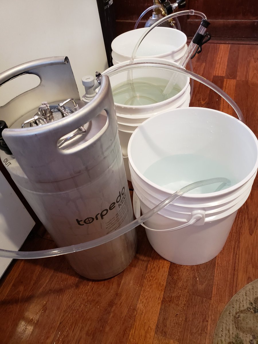Tusabes125's tweet photo. Keg cleaning #craftbeer https://t.co/dm7JZLu1Zc