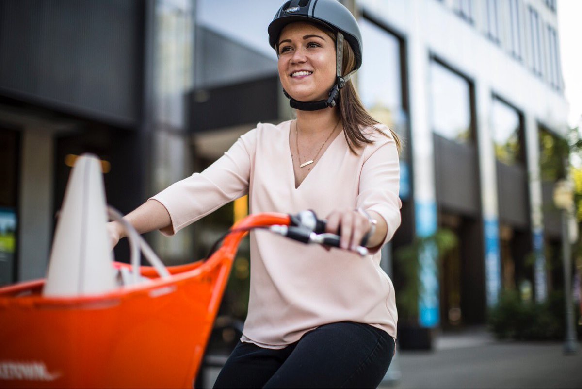 BIKETOWNpdx's tweet photo. Tomorrow is #NationalBikeToWorkDay. The weather looks good and the bike rides are free, you’ve got every reason to ride! #bikemonth https://t.co/Hq9FJHIT0I