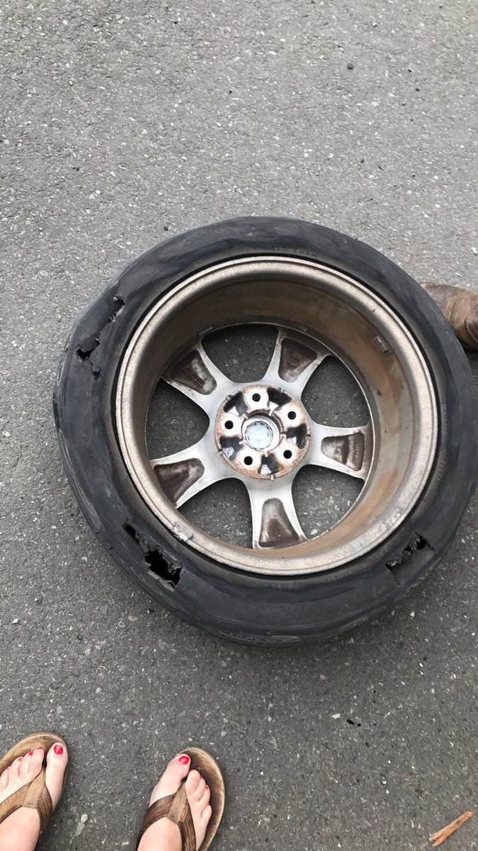 MeredithElise86's tweet photo. In case we’re keeping track, changing a flat is not #somethingimgoodat either 💁 luckily, @AAAnews is! #everylifehasasoundtrack #bretteldredge #adventureisoutthere https://t.co/0xgWUPflvZ