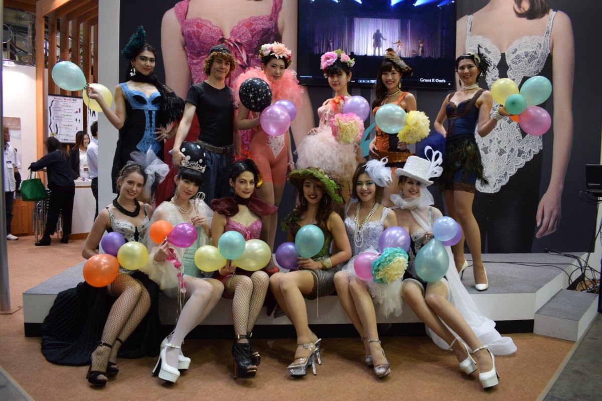 marime_model's tweet photo. Beauty World Japan 2018 は無事に終わった(^-^)
#グラントイーワンズ
#東京ビックサイト
#ファッションショー
#下着
#beautyworldjapan
#bwj2018 #モデル #外国人モデル #女優 #外国人女優 #スチール #スチールモデル #ファッションモデル #タレント #外国人タレント #芸能人 #麻裡阿 https://t.co/6ouM3D6MyR