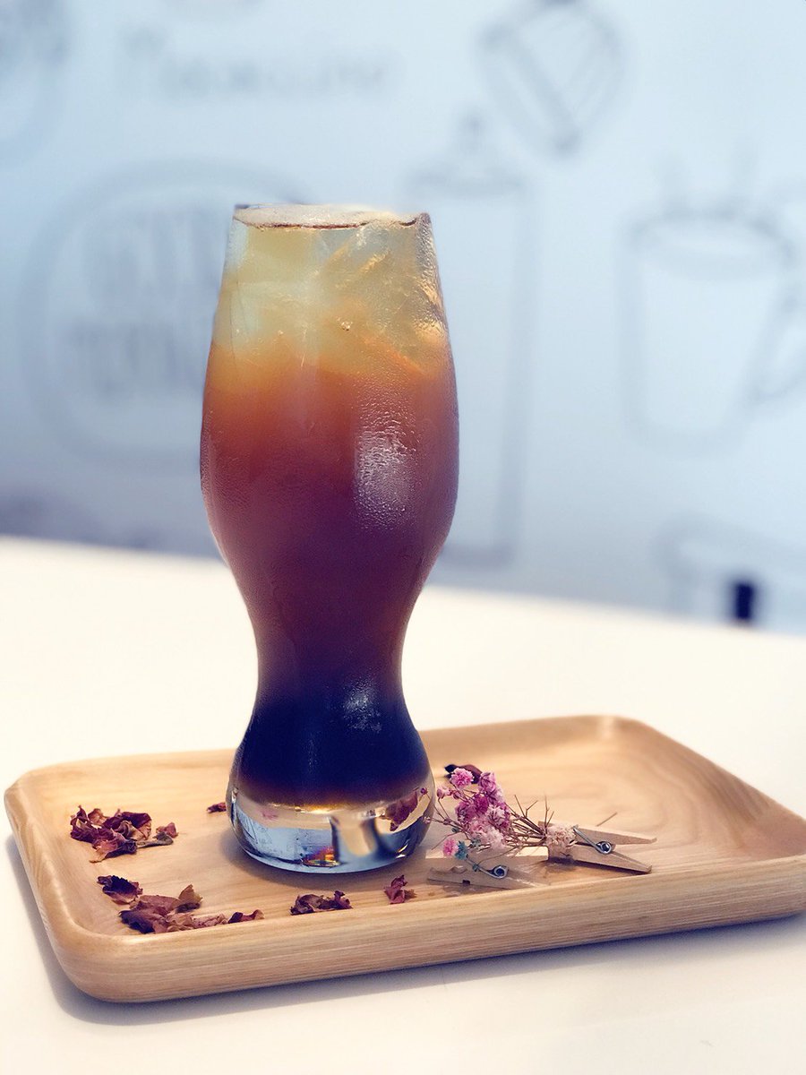 MauLin_Food's tweet photo. Orange Cocoa Flavor Ice Coffee is so elegant and delectable !  💃

#taiwan #maulin #syrup #sparklingwater #coffee #espresso #bobatea #bubbletea #milktea #latte #beverage #cocktail #import #export #foodsupplier #foodfactory #drink #homemade https://t.co/v4dfdn7qr6