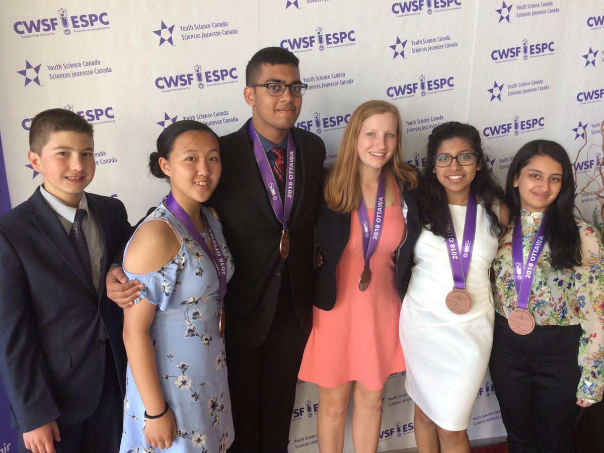 Here is Team South Fraser after the @cwsf_espc awards ceremony. Of the five projects we earned four bronze medals of excellence. #cwsf #sfrsf #ottawa2018 <a href="/deltasd37/">DeltaSchoolDistrict</a> @ScienceatSurrey  @KPUScienceHort <a href="/Surrey_Schools/">Surrey Schools</a> <a href="/EYCentre/">EY Centre</a>