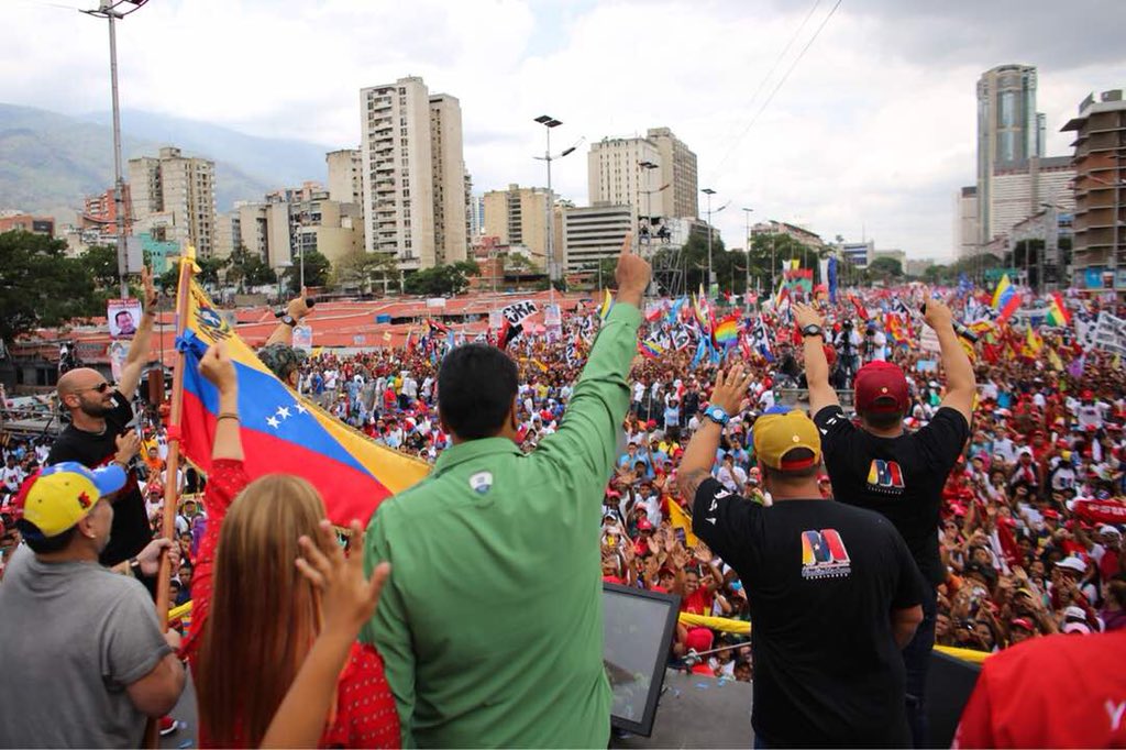 delcyrodriguezv's tweet photo. Así fue el majestuoso cierre de campaña del candidato de Venezuela @NicolasMaduro en Caracas! Histórico discurso que surcará por siempre las páginas de la política de nuestro país! Vamos Venezuela a ganar por el futuro, la paz, la soberanía y la prosperidad! #VotaSomosVenezuela https://t.co/frEKASAxqM