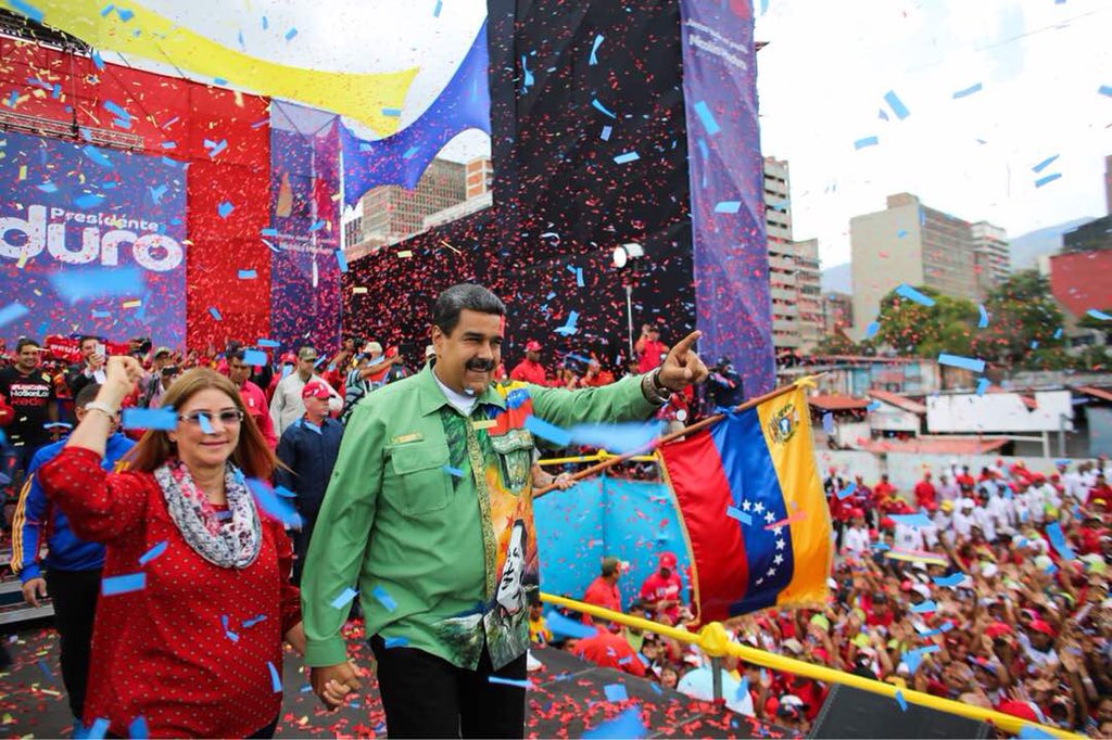 delcyrodriguezv's tweet photo. Así fue el majestuoso cierre de campaña del candidato de Venezuela @NicolasMaduro en Caracas! Histórico discurso que surcará por siempre las páginas de la política de nuestro país! Vamos Venezuela a ganar por el futuro, la paz, la soberanía y la prosperidad! #VotaSomosVenezuela https://t.co/frEKASAxqM