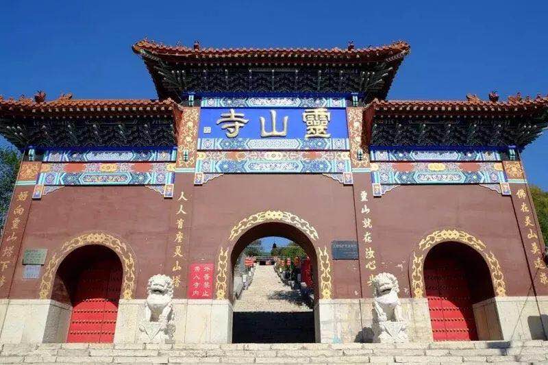 VisitLuoyang's tweet photo. Tomorrow is China Tourism Day and it is concerned with Travels of Xu Xiake. The first diary of Travels of Xuxiake, travel note of Tiantai Mountain, was written on the 19th of May in 1613.  Welcome to Luoyang! https://t.co/V0NMIm1PeT