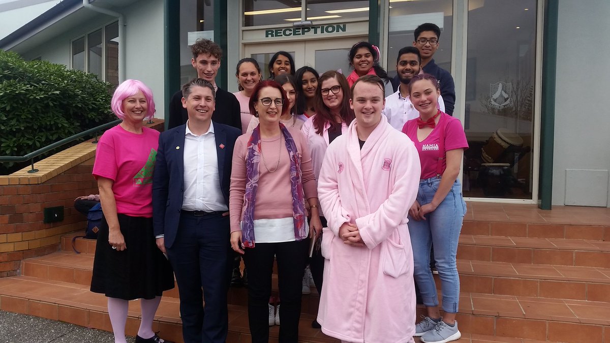 LynfieldC's tweet photo. Our PSSP team really enjoyed meeting with our local MPs @michaelwoodnz &amp; @BeeFaerie this afternoon. A great way to finish off #pinkshirtdaynz #PinkShirtDay https://t.co/iup8GWKatH