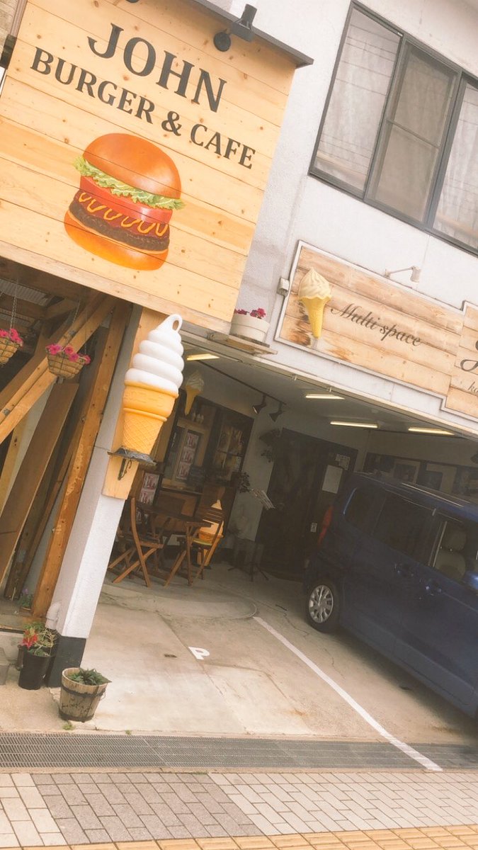 yusuke1212121's tweet photo. のんびり下道で尾道経由で愛媛へ。
尾道ラーメン?
ではなく、お目当てはハンバーガー^^
ここのバーガー手作りでほんと美味しい。
#尾道
#JOHNBURGER https://t.co/F3OIgh5lXY