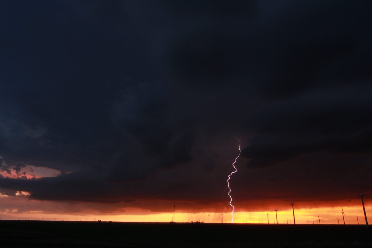 SigTorTours's tweet photo. Had some fun in NE #Colorado tonight. #cowx #lightning #stormchasing @ind_aviwxchaser @BlaizeEdwards @jycfc @MikeOlbinski https://t.co/WUqqfB1w79