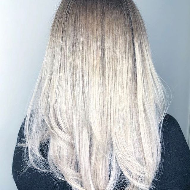 Root stretch and beautiful bright ends 🙌🏼🔥 By Laura #HAIRGOALS #BLONDE