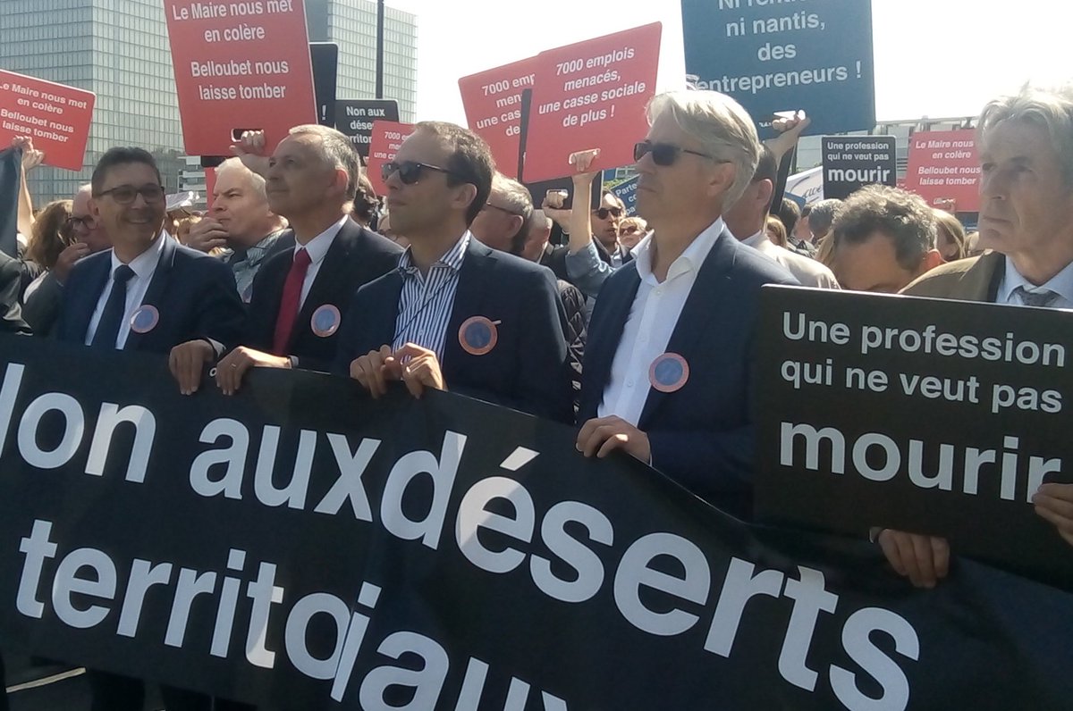 mondeduchiffre's tweet photo. Retour sur la manif des #CommissairesAuxComptes : "Entendre dire que nous sommes une contrainte sans tenir compte de notre utilité est impossible" @JeanBouquot @CNCC_audit #ManifCAC #JeSoutiensMonCAC #JesuisCAC_PE #YesWeCAC_PE #CAC #ExpertsComptables https://t.co/9dA4JmrpNl https://t.co/LxlAGkLylA