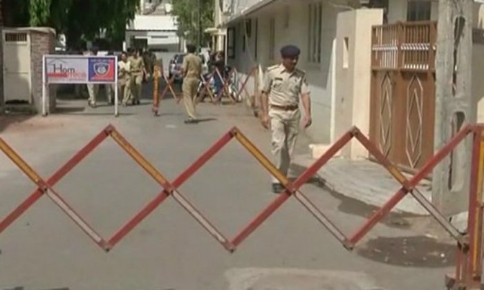 21 Congress leaders/workers held protesting near Rajkot house of Karnataka governor Vajubhai Vala