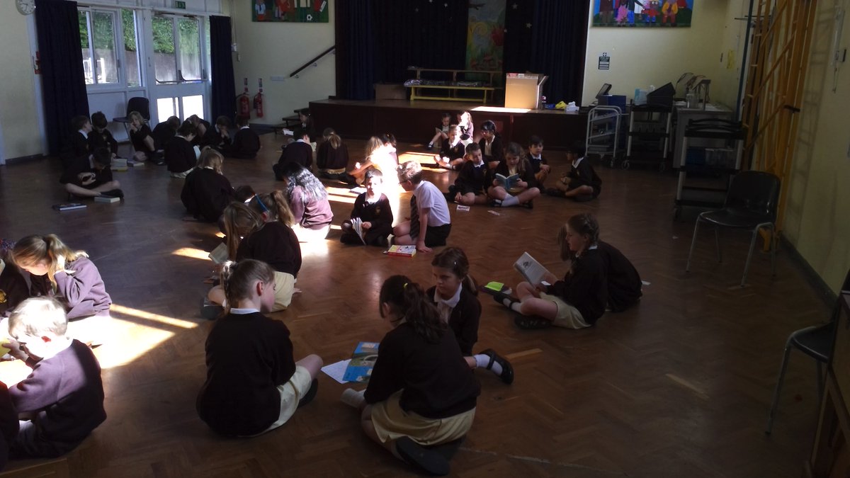 olsyear5's tweet photo. We had a lovely time reading and sharing books with @olsyear2 this morning! #olsliteracy https://t.co/yeU6GXxazy