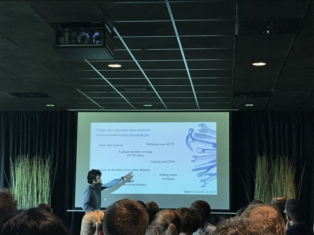 fongenae's tweet photo. .@pietercolpaert talking about opening up your data &amp; saving lives by using URIs #dataIsTheBasisOfResearch #OpenData #IDLabDay #teambuilding @IDLabResearch https://t.co/g3AIpIbKjD