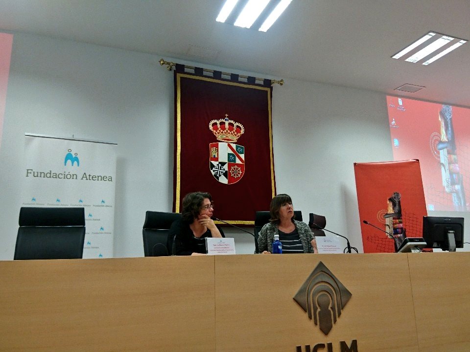 AteneaCLM's tweet photo. Ana de Miguel hablando de la prostitución como una escuela de desigualdad humana en la III Jornada de Género y Drogas de Fundación Atenea #GéneroyDrogas  #fundacionatenea https://t.co/1X2WrjfVES