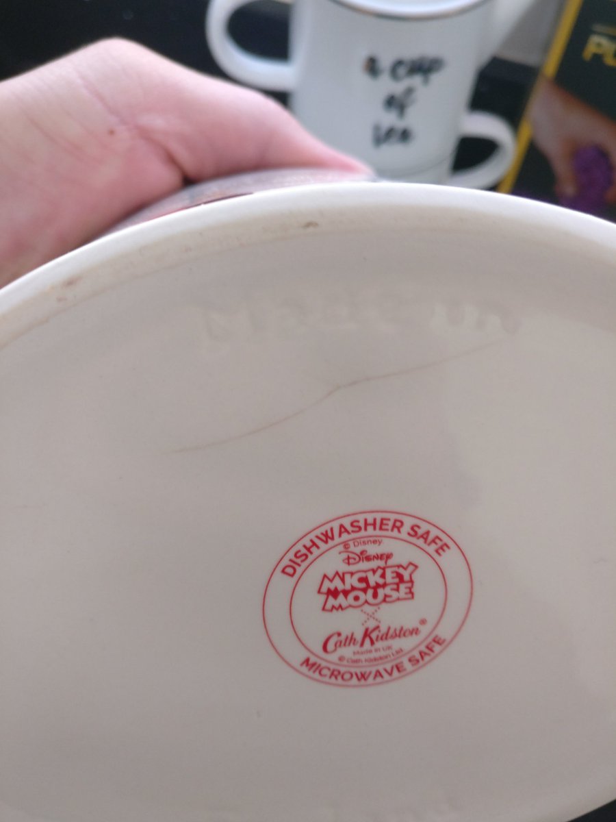 criddyd's tweet photo. @Cath_Kidston only used twice and a big crack has appeared. Very disappointing. https://t.co/N7qF9qcpP1