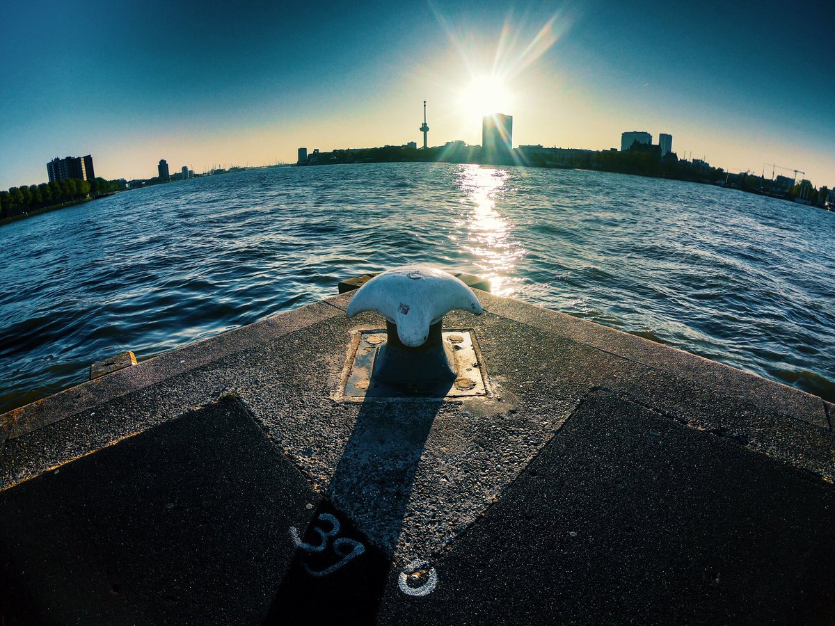 SunnyRoadTravel's tweet photo. Sunsets in #Rotterdam ❤️ @KopvanZuid #MakeItHappen https://t.co/Sh9Xk7v32S