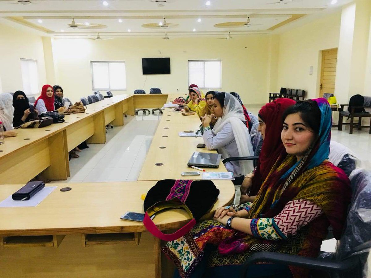 YwwfPeshawar's tweet photo. YWWFP celebrated its 4th birthday bash on May 15, 2018. The event was held at the Institute of Peace and Conflict Studies, UoP and was attended by the students of different departments who shared their writings in an open mic session.* https://t.co/poGHtUi2QT