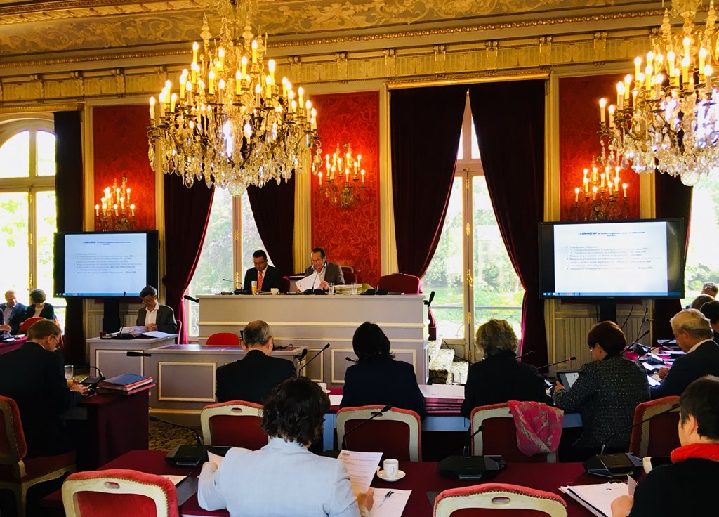 KARLOLIVE's tweet photo. Lancement de la commission permanente du #CD78 ! Je présente ce matin 2 délibérations en faveur du rayonnement des radios et tv locales ainsi que pour le soutien des Sapeurs-Pompiers et de leur opération de sensibilisation à la sécurité routière avec l’#ExtractionChallenge ! https://t.co/8snsPfH7T9