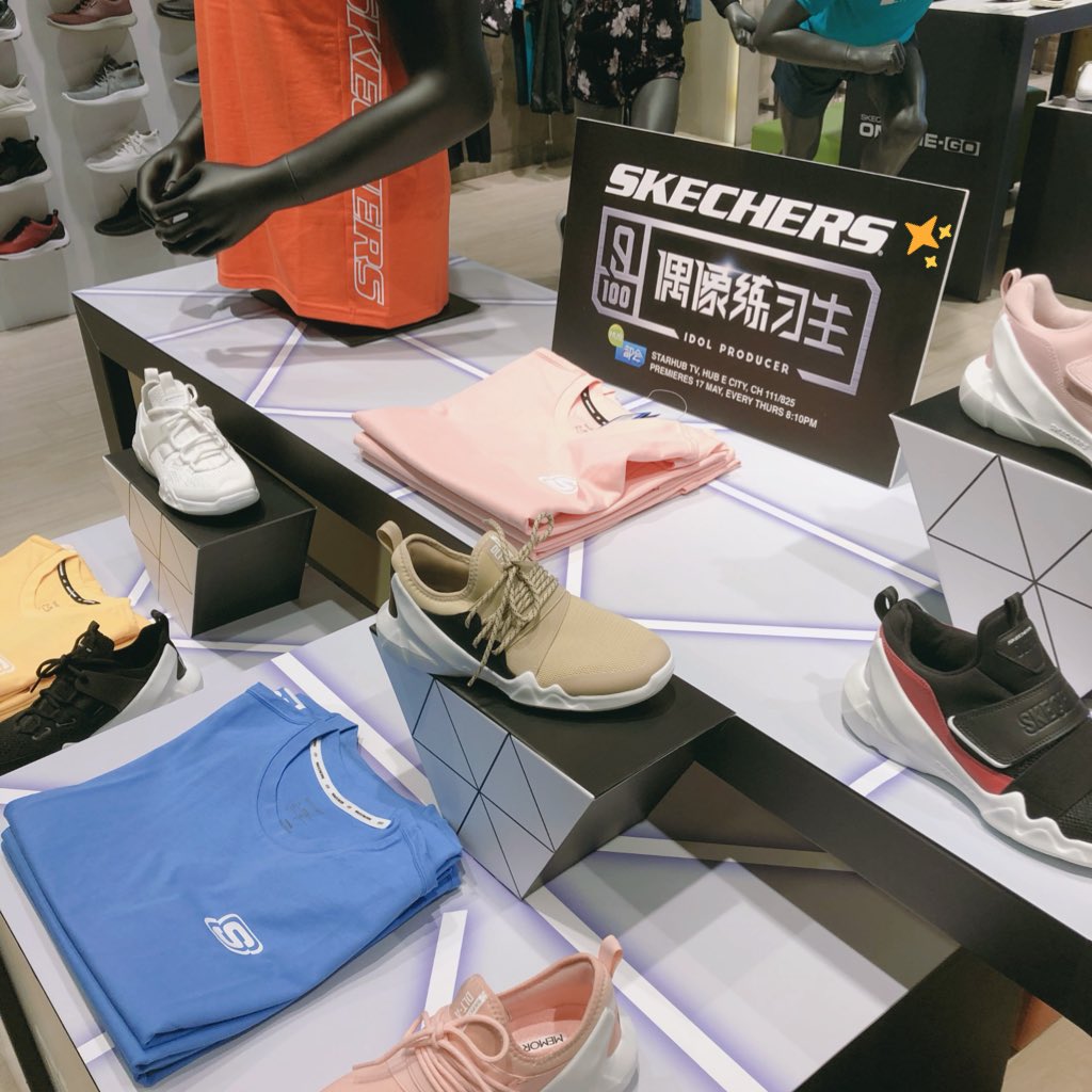 94youtiao's tweet photo. OMG Sketchers in Singapore have got Idol Producer - 偶像练习生 goods 😭✨ 

Istg I was so embarrassing, I walked passed the shop and saw them screening cuts of the show on their screen, then saw the clothes displayed!! And I think, I said OMG out loud :’)

#偶像练习生#尤长靖 https://t.co/MGn4SPhanl