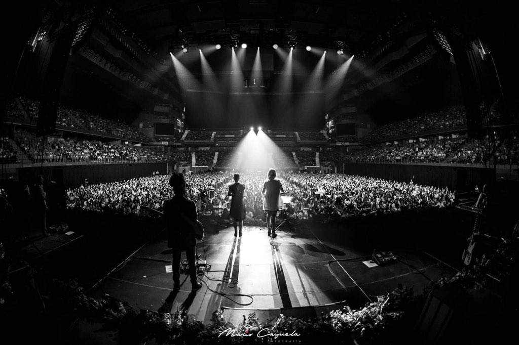 RozalenMusic's tweet photo. Imposible dormir más... 🙈
GRACIAS Madrid por EL MEJOR CONCIERTO de mi vida... de lo que llevo de Vida!❤️
Necesito pensar sobre lo que anoche sentí cantando y contando frente a estas 8000 almas...
Tengo las redes y el teléfono colapsado. No sabéis lo FELIZ que me teníais... Uff https://t.co/KIaqJ3cm7p