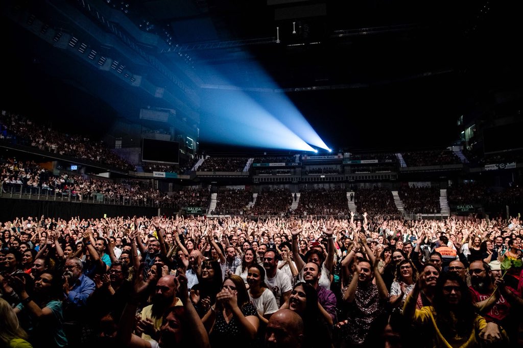 RozalenMusic's tweet photo. Imposible dormir más... 🙈
GRACIAS Madrid por EL MEJOR CONCIERTO de mi vida... de lo que llevo de Vida!❤️
Necesito pensar sobre lo que anoche sentí cantando y contando frente a estas 8000 almas...
Tengo las redes y el teléfono colapsado. No sabéis lo FELIZ que me teníais... Uff https://t.co/KIaqJ3cm7p