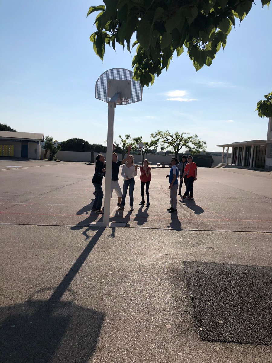BellahoustonML's tweet photo. French and Scottish pupils enjoying a game of basketball. https://t.co/uk3S0U35ak
