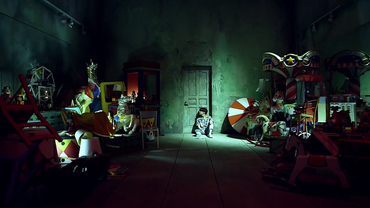 21styg's tweet photo. the carousel from highlight reel
@BTS_twt #FakeLoveFriday https://t.co/H28yDbjoyo