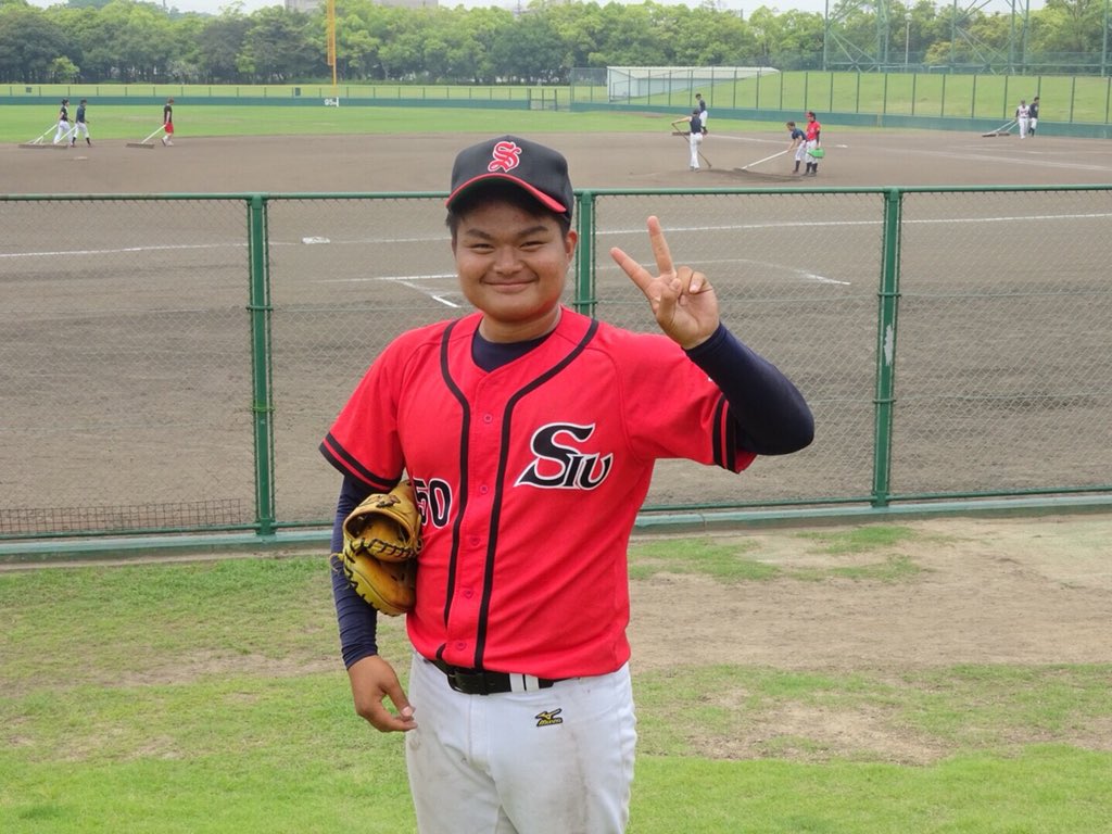 Baseball_SIU's tweet photo. 5/18 春季I部リーグ戦⑦
VS松山大学 1対0 ○
尾原ー瀬口
両投手の好投により、互いにヒットが出ず7回まで0が続く…
7回裏、4番瀬口がサヨナラホームランを打ち、試合終了！
ヒーローは瀬口👏
全試合を終え、5勝1敗1分
この試合の勝利で春季I部リーグ戦の優勝、全国大会出場が決定！
本当におめでとう💮 https://t.co/5mKqwo05PL