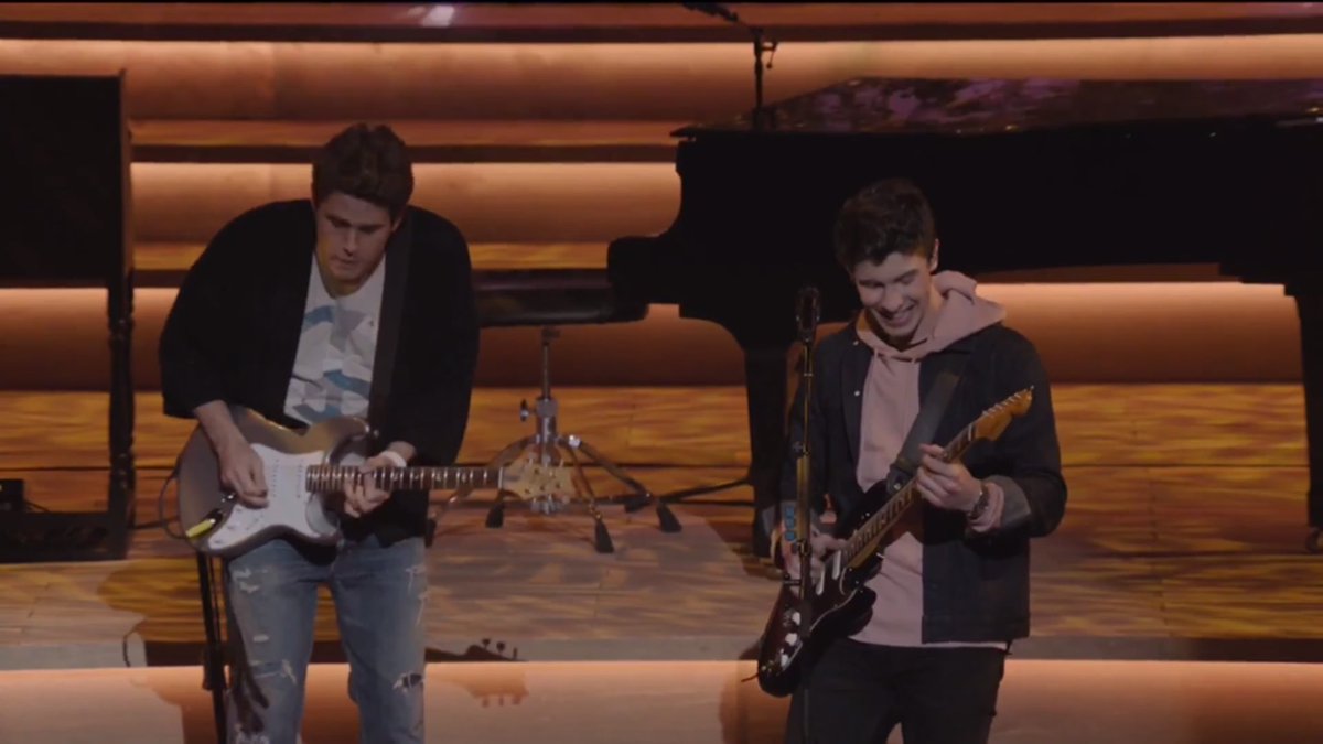 1Direction261's tweet photo. Shawn looked so happy tonight and had so much fun. I still can’t believe he played with @JohnMayer for his new song, like I’m so insanely happy for him ❤️ You absolutely killed that @ShawnMendes 👏🏻🎉
#ShawnOneNightOnly #InTheMorningAtMidnight https://t.co/7AvbakmrzZ