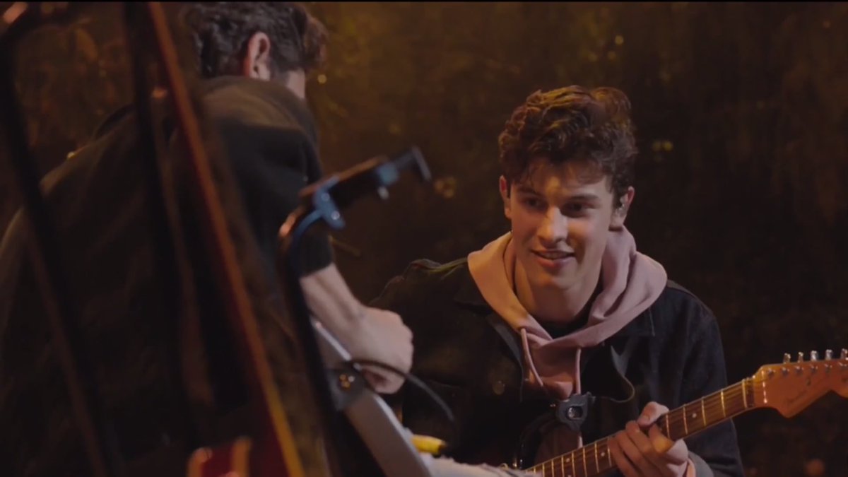 1Direction261's tweet photo. Shawn looked so happy tonight and had so much fun. I still can’t believe he played with @JohnMayer for his new song, like I’m so insanely happy for him ❤️ You absolutely killed that @ShawnMendes 👏🏻🎉
#ShawnOneNightOnly #InTheMorningAtMidnight https://t.co/7AvbakmrzZ