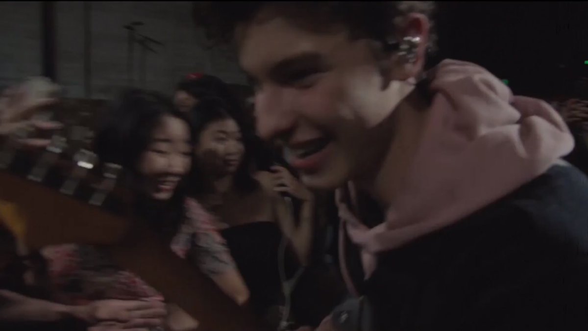 1Direction261's tweet photo. Shawn looked so happy tonight and had so much fun. I still can’t believe he played with @JohnMayer for his new song, like I’m so insanely happy for him ❤️ You absolutely killed that @ShawnMendes 👏🏻🎉
#ShawnOneNightOnly #InTheMorningAtMidnight https://t.co/7AvbakmrzZ