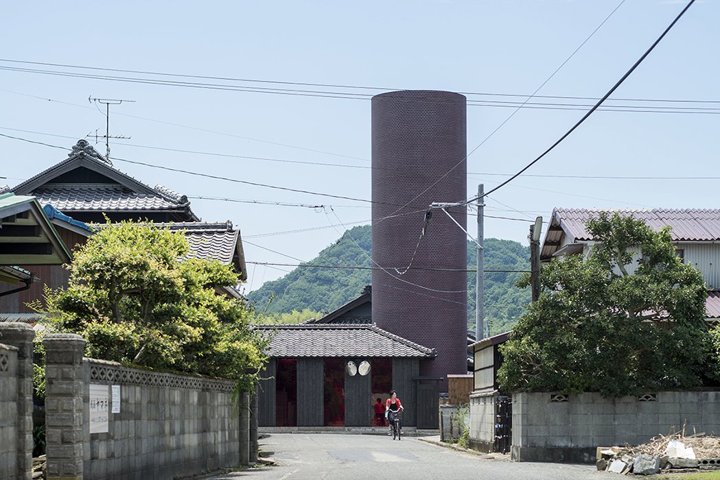 12011Bot's tweet photo. 豊島横尾館

「生と死」は横尾忠則作品の根底にあるテーマであり、私たちの日常の中に流れる共通のテーマでもある。常に変化し、循環し続けるシーンの集合体として豊島横尾館を考えた。

永山祐子 https://t.co/Xd5dyQ5OYY