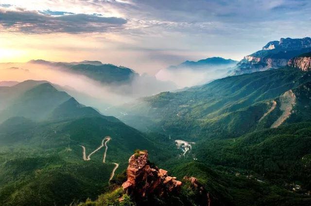 visitzhengzhou's tweet photo. Tomorrow is China Tourism Day and it is concerned with Travels of Xu Xiake. The first diary of Travels of Xuxiake, travel note of Tiantai Mountain, was written on the 19th of May in 1613. Welcome to Zhengzhou! https://t.co/iVrxNxClnQ