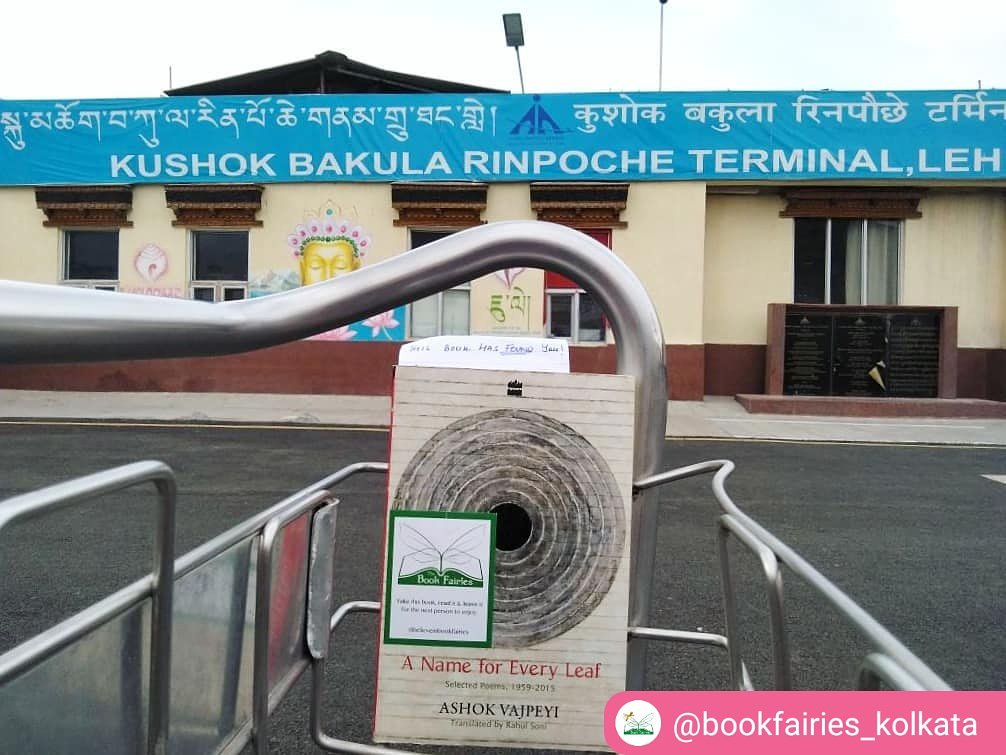 bookfairies_ind's tweet photo. 🚨BOOK DROP ALERT! 🚨
Our Fairy dropped this lovely book of poetry at Leh airport! 
Will you be the lucky finder? 

#ibelieveinbookfairies  #bookfairiesworldwide  #bookfairieskolkata #bookfairy 
#booksarecool  #sharethebooks  #readmorebooks  #kolkatadiaries  #amreading https://t.co/GeL0dsT4yj