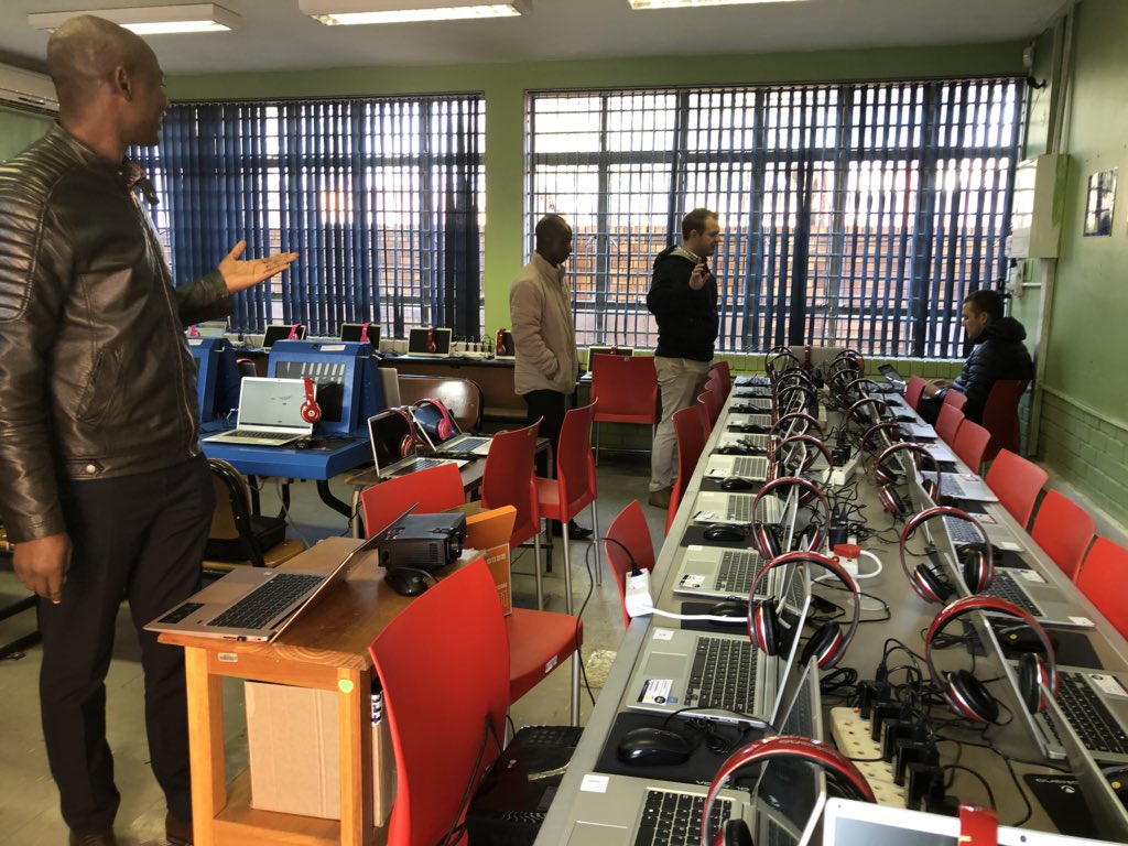 dudu_makhari's tweet photo. @MbalulaFikile Please take a short left and visit Tlama Tlama Primary School to see #TechnologyDrivenLearning in action https://t.co/IldpSWVEBP