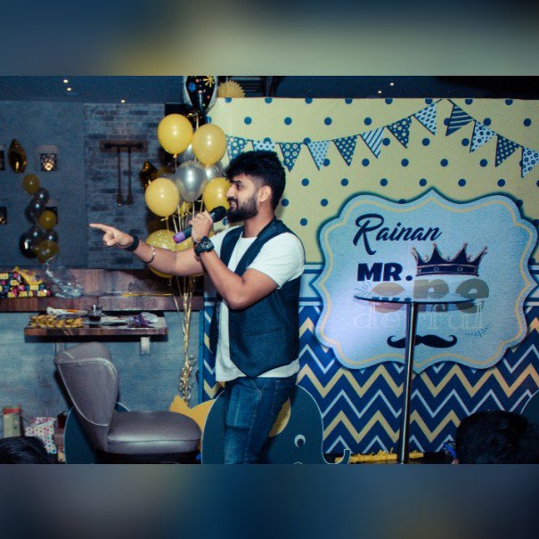 VentriLOLquist's tweet photo. Tu Chadhega Ghodi? Tu chadhega? Haa??
We will be out with a good news soon... Psssst it includes Anna & TV! :)
#standupcomedy #ventriLOLquist #VeirdVigiVines #ventriloquist https://t.co/XB2VEQ4yJu