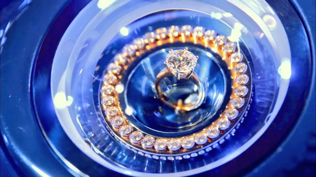 _PremYadav_'s tweet photo. "Rs 12.2 Crore Diamond Studded #Harley_Davidson #Blue_Edition is World's Most Expensive Motorcycle"
Built in 2500 hours, The motorcycle has 360 diamonds, Gold plated screws, a ring with 5.40 ct diamond and a one-of-a-kind watch from Karl F. bucherer.
#ClickImage👇
#Fact https://t.co/ToaqsDCxk8