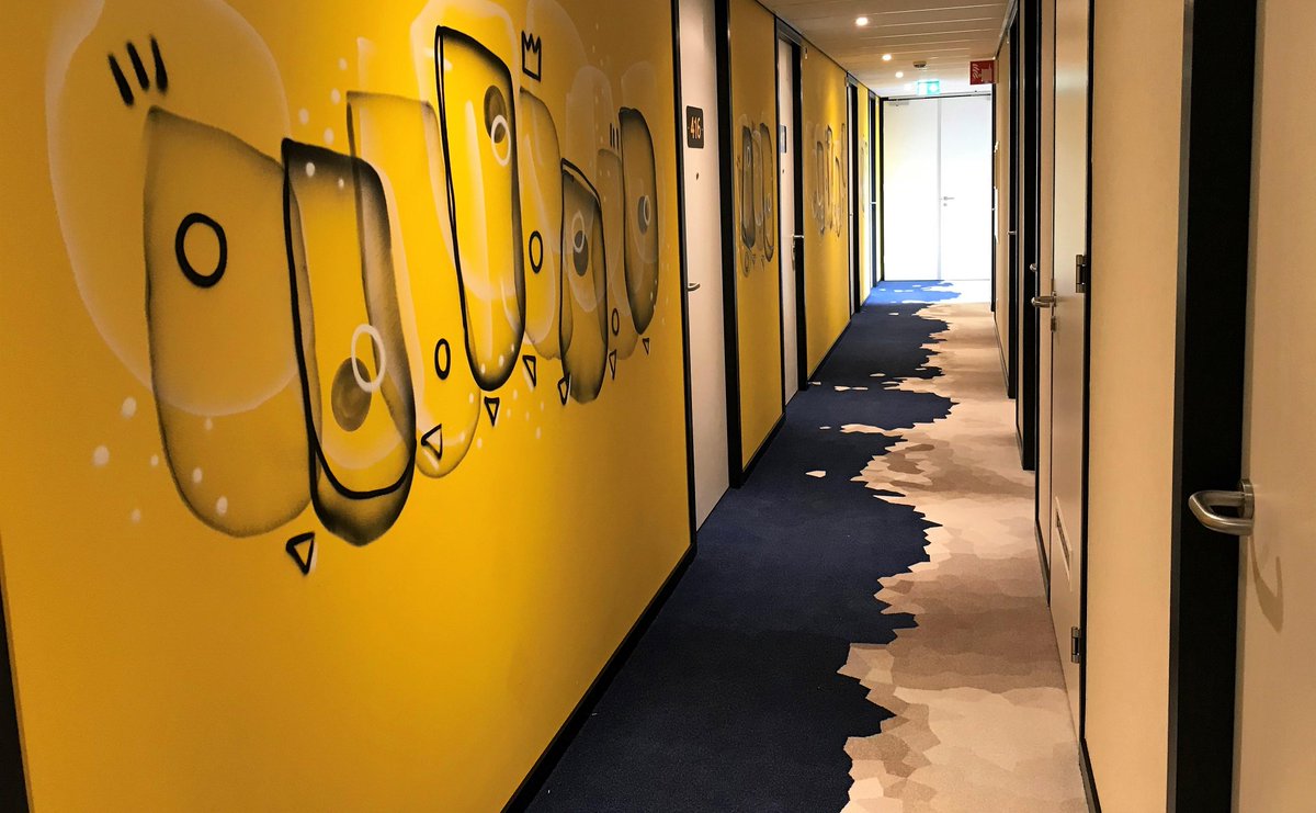 Eindresultaat #printtapijt gangzone @niu_hotels #Haarlem. <a href="/HBBGroep/">HBB Groep</a> @Mulderblauw <a href="/PrintsvanOranje/">Prints van Oranje</a>