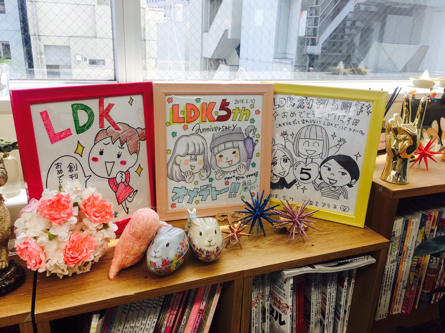 Ldk編集部 公式 こんにちは 5月28日 月 発売の Ldk 7月号で なんと Ldk は創刊5周年を迎えます そんなおめでたい記念号のために 連載コミックエッセイ Ldk Comics の漫画家の皆様が 色紙を描いてくださいました お祝いのメッセージと Ldk編集部 公式 こんにちは 5月28日 月 発売の Ldk 7月号で なんと Ldk は創刊5周年を迎えます そんなおめでたい記念号のために 連載コミックエッセイ Ldk Comics の漫画家の皆様が 色紙を描いてくださいました お祝いのメッセージと