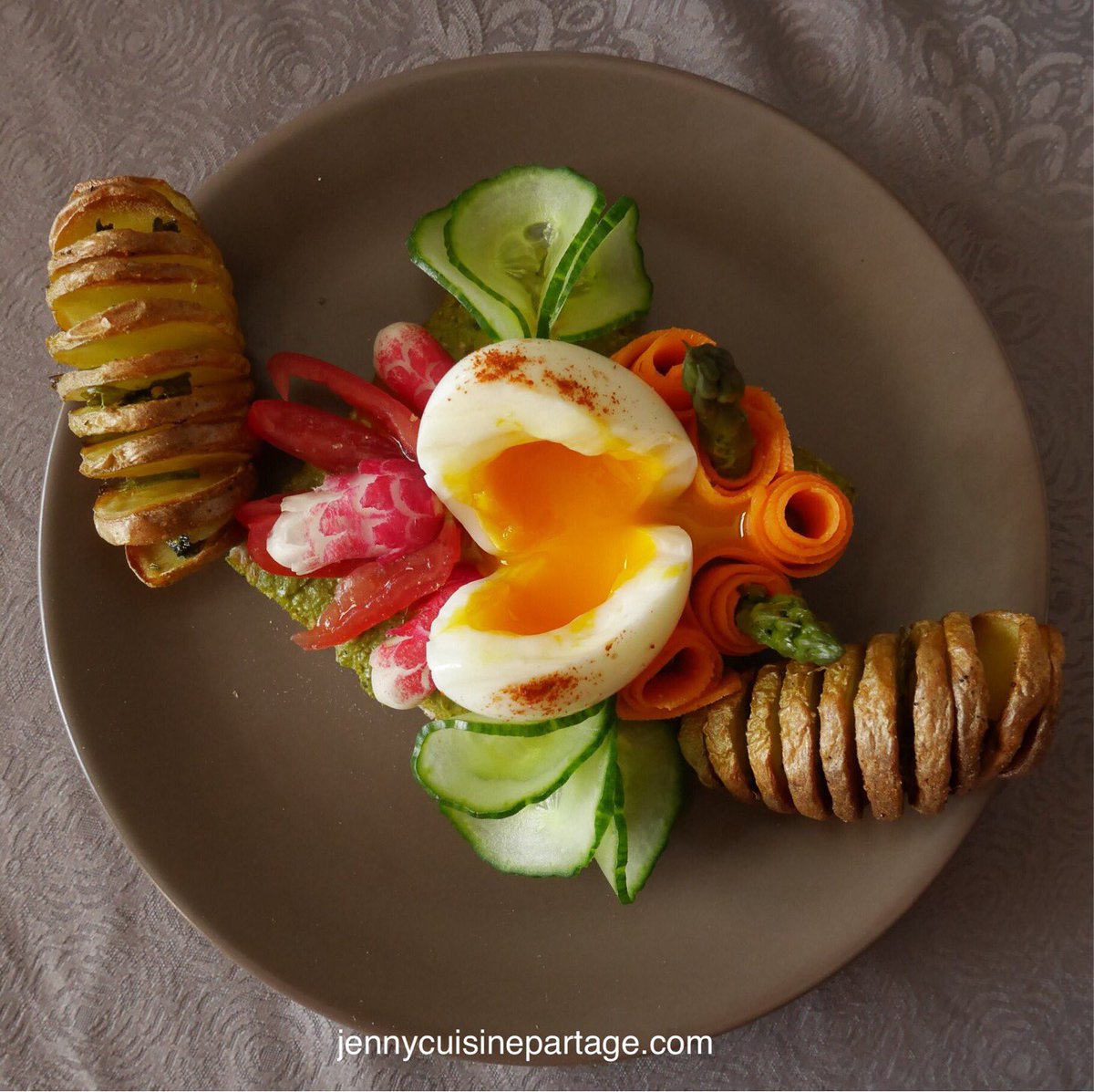 Bonjour,
Quand l’œuf mollet se prend pour un chef ! Vous voulez une entrée avec un joli visuel ? Celle qu’on a préparé avec Thylane vaut le détour 👍😊
jennycuisinepartage.com/2018/05/18/qua…
#oeuf #entrée #délicieux #topchef