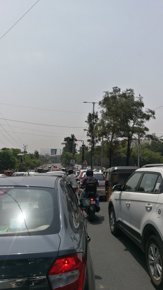 purushothamc's tweet photo. @cyberabadpolice This is traffic signal near Kondapur Google office, no traffic police today, signal time out is set to 30 seconds, since more vehicles coming from kothaguda, there is huge traffic jam at this junction https://t.co/UjxwZHncFE
