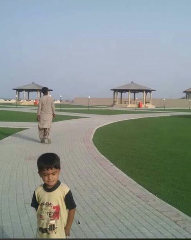 VofBalochistan's tweet photo. Parks provide intrinsic environmental, aesthetic and recreation perks to our cities. They are also a source of positive economic benefits. The newly built park in #Gwadar, is flawlessly designed, and has grabbed everybody's attention. 
#Balochistan https://t.co/HBHKiwrv2F