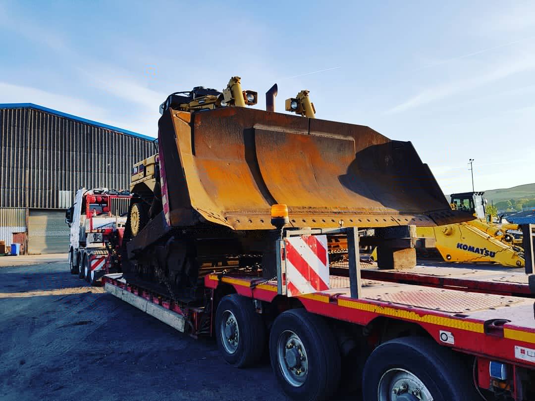 KJ_Services's tweet photo. Another Nice Early Morning Delivery By #PlantSpeed, This Time With A Caterpillar D9N! #KJSERVICESLTD #UsedEquipmentSales #Caterpillar #Dozer #EarthMovingEquipment #PlantSpeedLtd https://t.co/FWLtejV6Ly