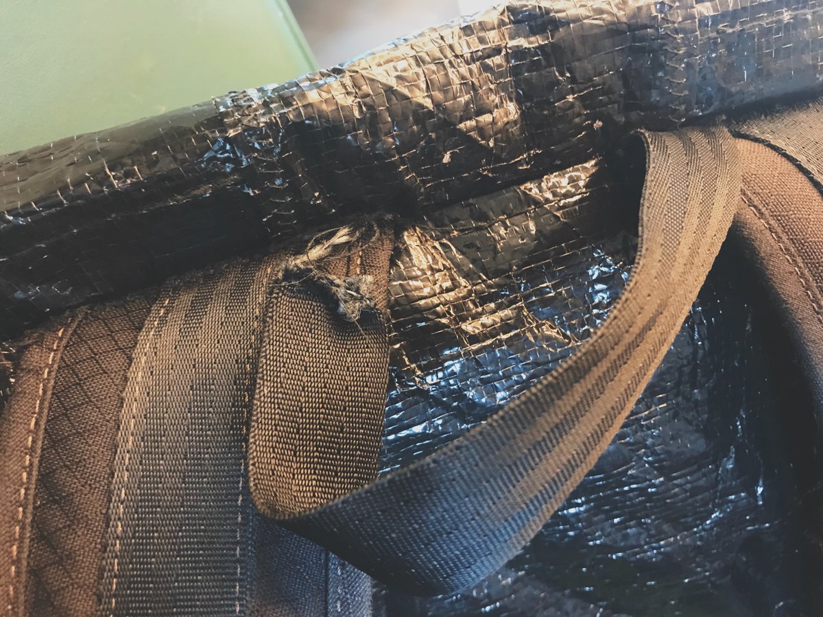 arcatan's tweet image. Shit. Last night I sewed a new handle to my #diybackpack but it didn’t last long.