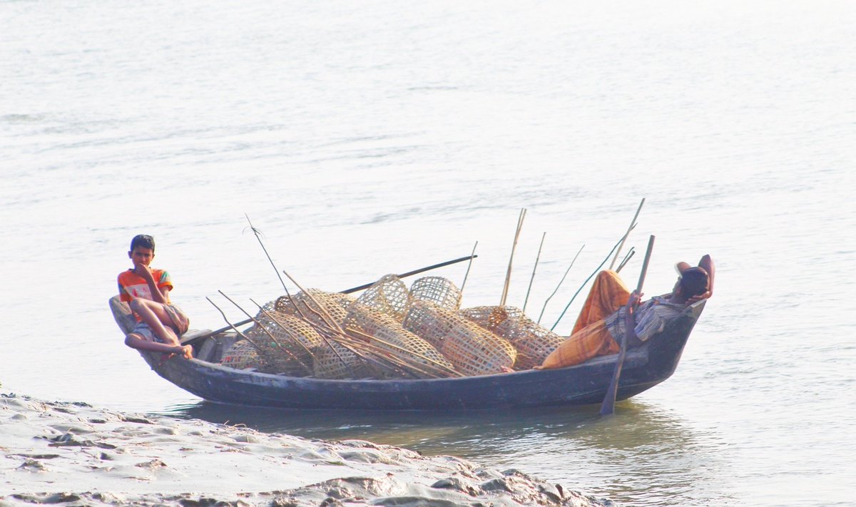 ক্লান্তি 
কক্সবাজার 
ক্যানন  ১৩০০ডি
18-05-18