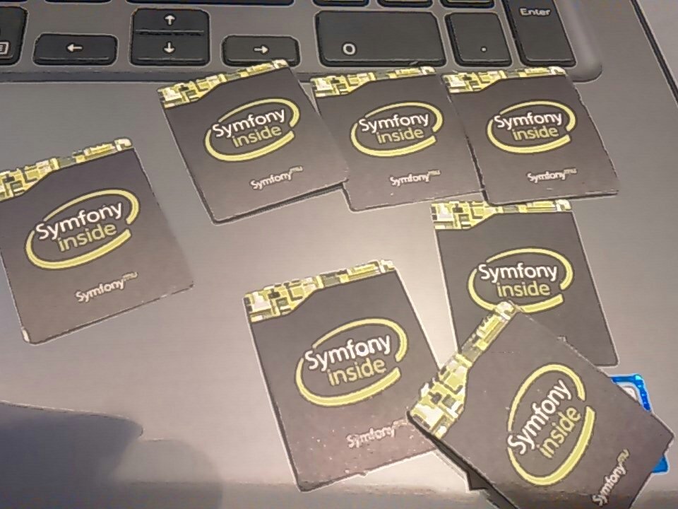 SymfonyMu's tweet image. #DevConMU  les goodies sont la!! Rdv @11:30 pour la prez de @nads_rosun #xtnsio sur #Symfony4 et #vueJS