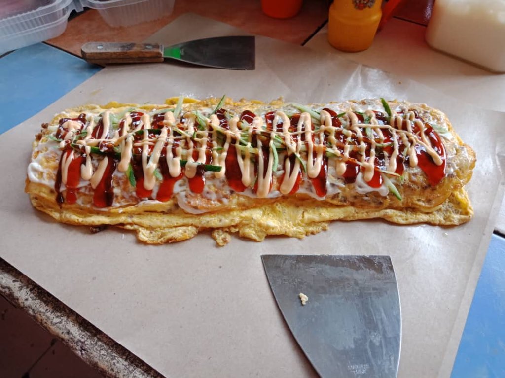 haziq_hamizan's tweet photo. Roti John Semerah Padi Dekat selayang mall macam macam jenis ada siapa yang suka roti john tu meh la bazar selayang mall. InsyaAllah cuba nak lagi 😋 siap harga sekali. kasi rt satu kali😛 ajak kawan2. https://t.co/KTjQyLt14g