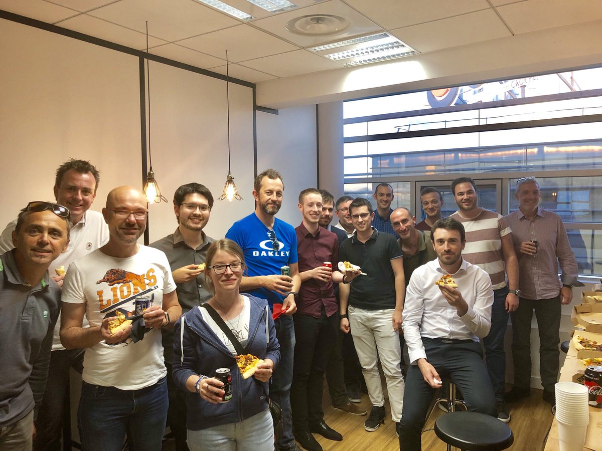 Audrey_Conserto's tweet photo. Hier soir c’était Instant Tech 🤓#DevOps dans les locaux @_Conserto de #Montpellier 🍕🍺

#it #digital #cloud #teamconserto #GPTW #greatplacetowork #Robotics #robotique #afterwork https://t.co/qk2vfeYpIx