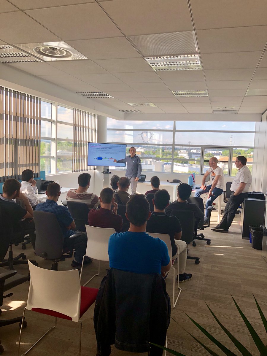 Audrey_Conserto's tweet photo. Hier soir c’était Instant Tech 🤓#DevOps dans les locaux @_Conserto de #Montpellier 🍕🍺

#it #digital #cloud #teamconserto #GPTW #greatplacetowork #Robotics #robotique #afterwork https://t.co/qk2vfeYpIx